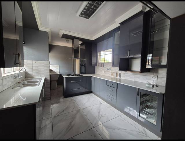 3 BEDROOM HOUSE FOR SALE IN VANDERBIJLPARK SE 2